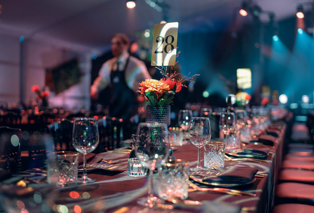 Servies en glazen voor een diner in Amsterdam